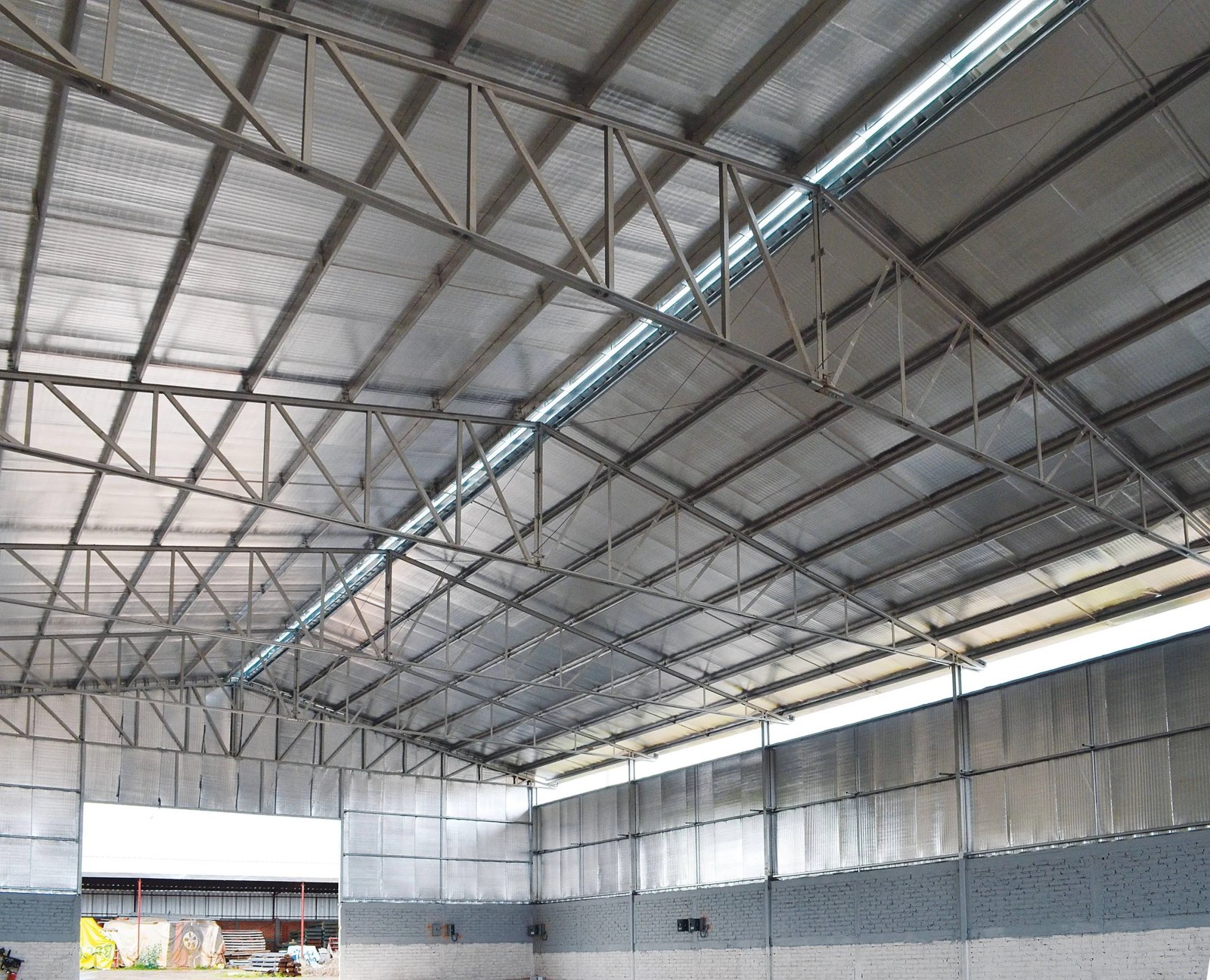 Prodex Total installed continuously beneath the roof of a metal building